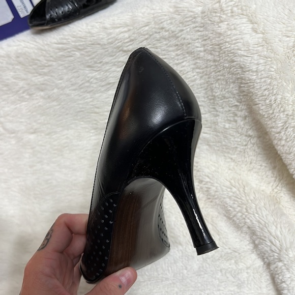 2000’s Stuart Weirzman Heels with Original box - Picture 6 of 11